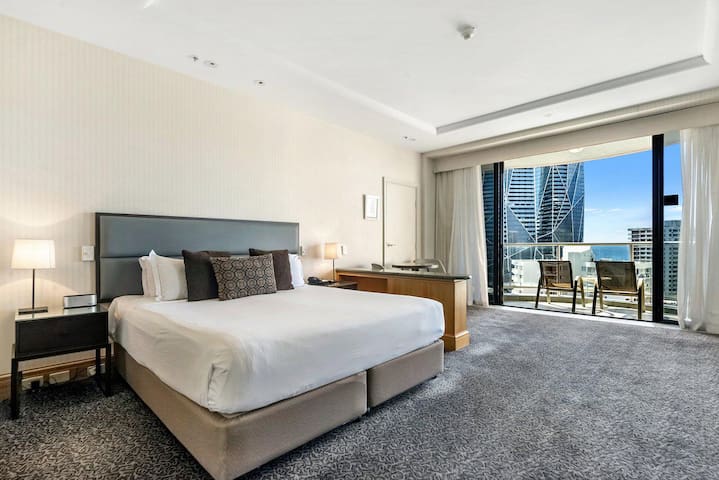 Gold Tower in Crowne Surfers Paradise - 1020