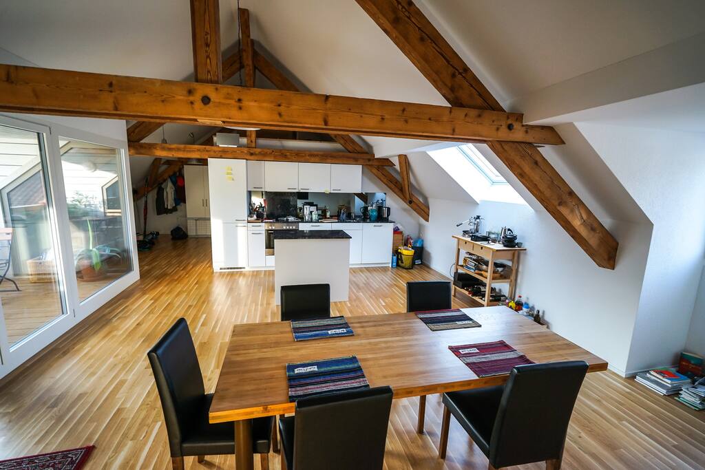 Entree, Küche, Esstisch, Balkon