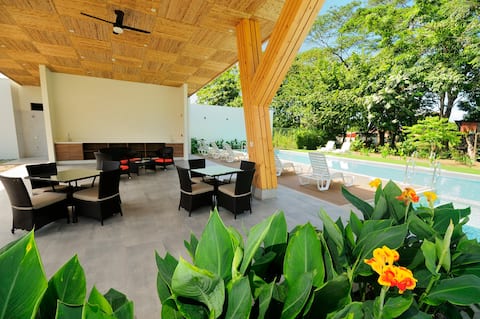 ⭐New modern 2 bedroom condo, Pool, Beach, Shopping