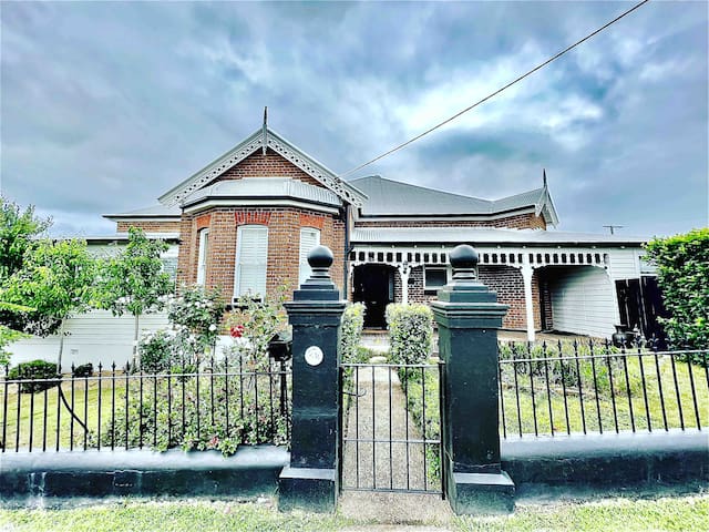 Wingham House 1889 – Entire Bnb (2 rooms)