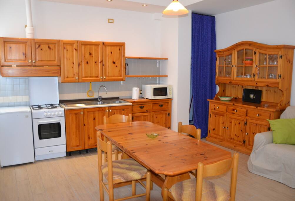 Cucina e sala da pranzo/kitchen and living room
