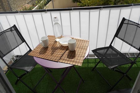 studio calme avec parking balcon toutes commodites