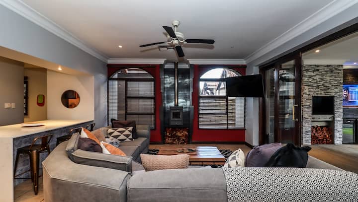 The Lakeview 5br Villa Pecanwood Golf Estate - Hartbeespoort