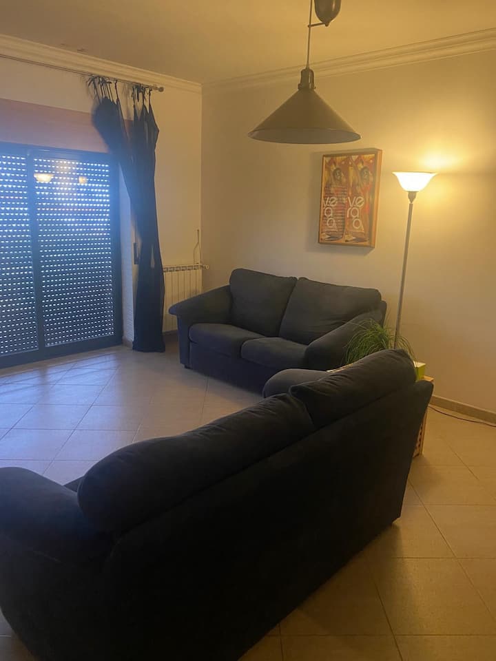 Eneo la kupumzikia, sofa 2 ambazo zinaweza kutengeneza vitanda vya sofa