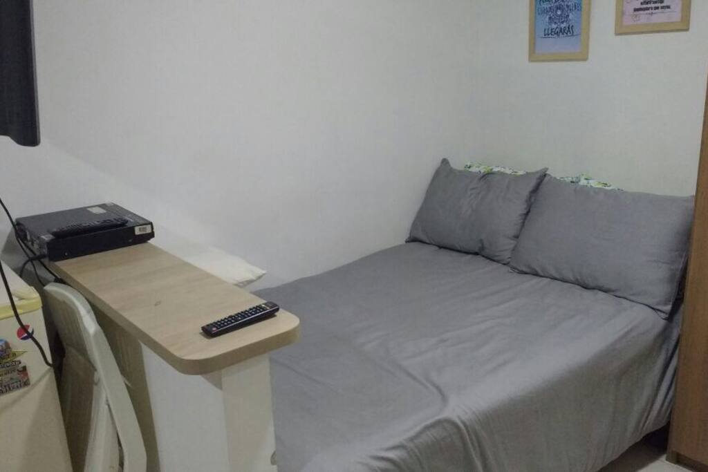 Cama para dos personas (1.90 cm x 1.40 cm).