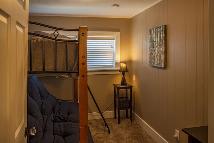 Kitanda cha ghorofa, futoni moja +