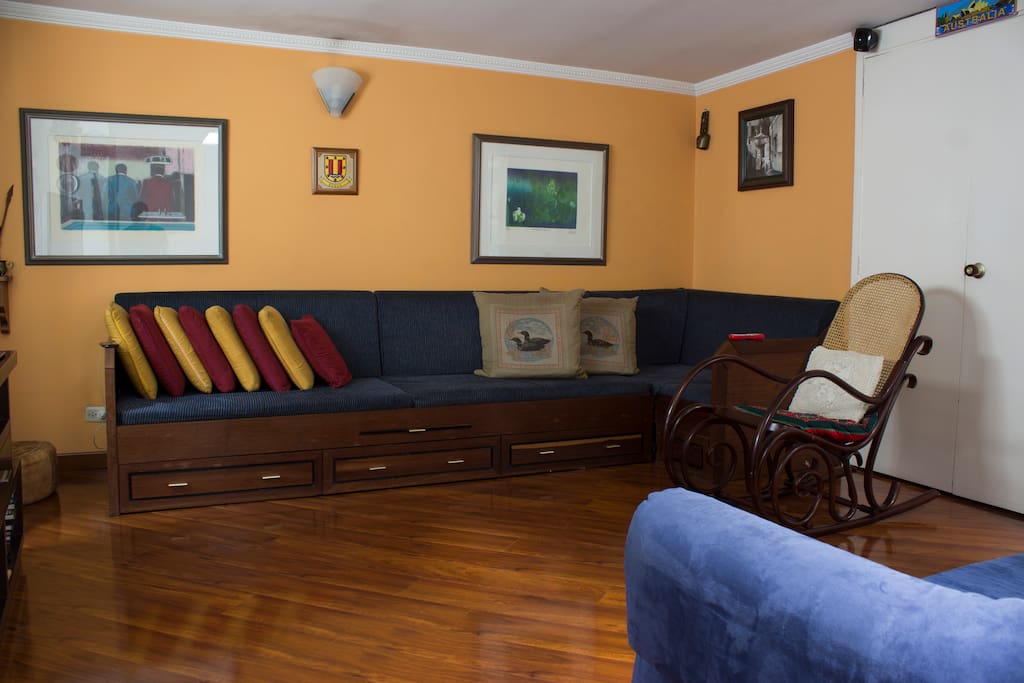 Salón para ver T.V. y oir música.