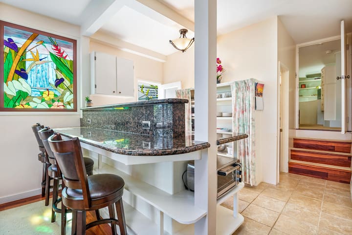 Manoa Valley B – Lush with Diamond Head Views