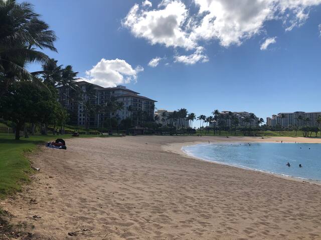 2+2 Luxurious, Spacious, High-end Beachfront Condo gallery image 5