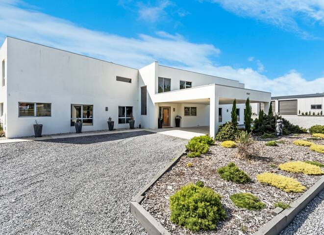 Paradise Point – Tamar Valley w/ heated pool