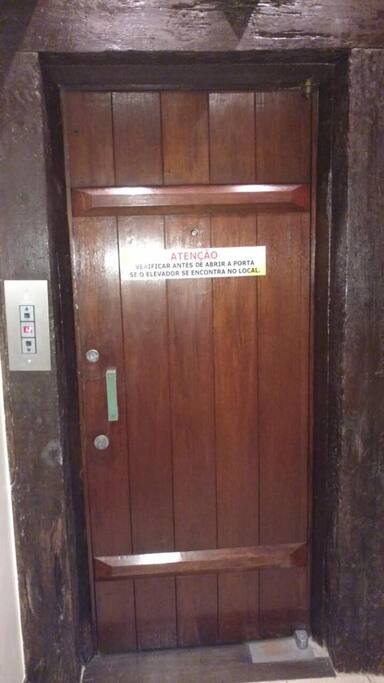 ELEVADOR DE ENTRADA SOCIAL