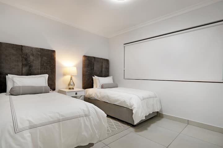 Druhá spálňa ponúka 2 jednolôžka. 