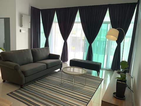 Hanis Homestay (with wifi, Cuckoo, near UiTM, UTP)
