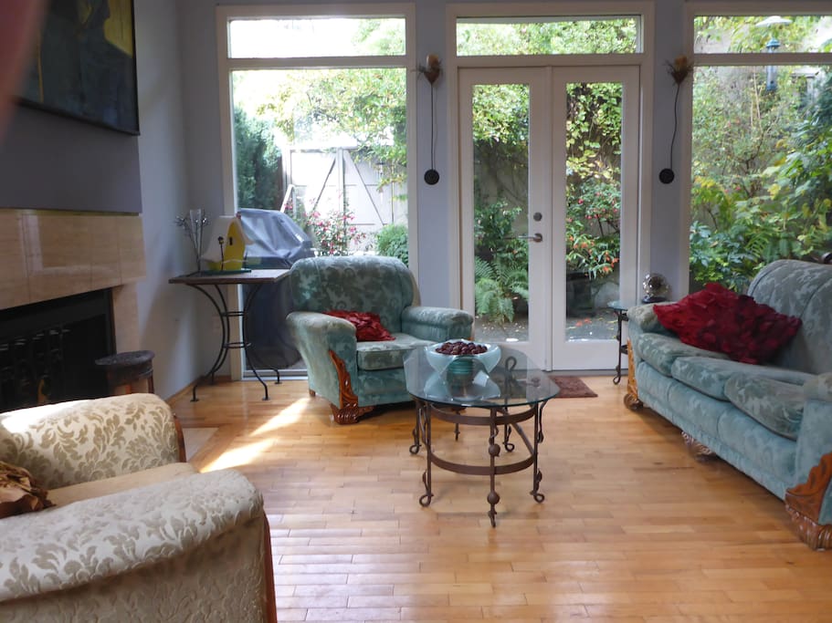 Living Room/OutdoorPatio