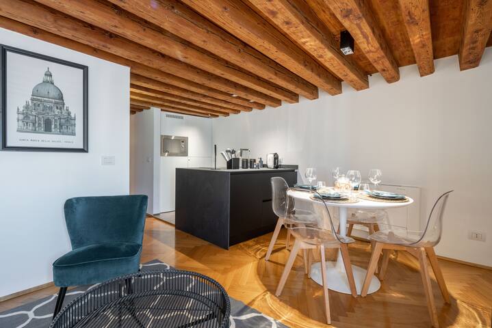 Canal View – Guglie Bridge gallery image 3