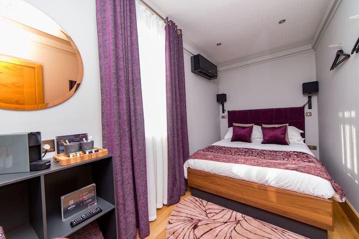 No. 3 The Hugo - Luxury Double Room Canterbury