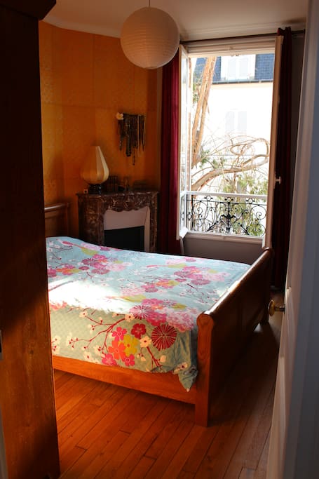 La chambre 1 (étage 1) avec un lit Queen size