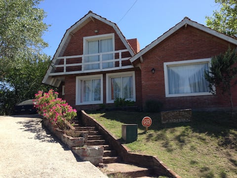 House with 3 bedrooms and 3 bathrooms, 400 meters from the sea.