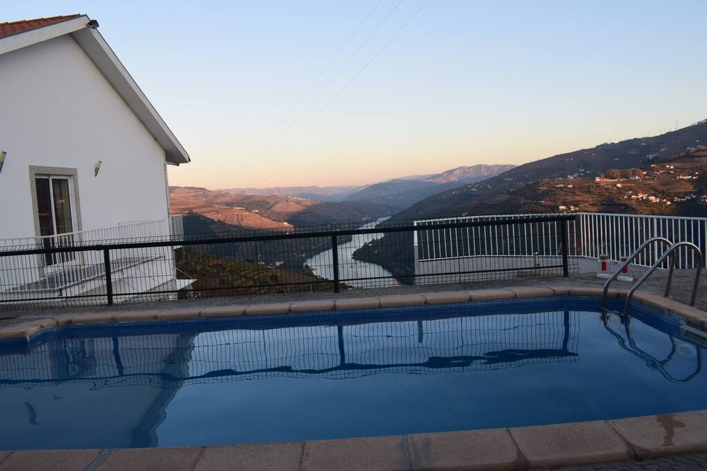 Piscina com vista para o Rio Douro