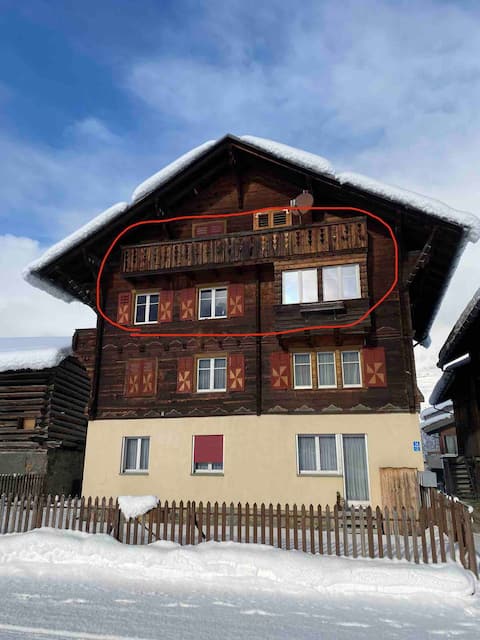 Quiet and cozy apartment in Surrein