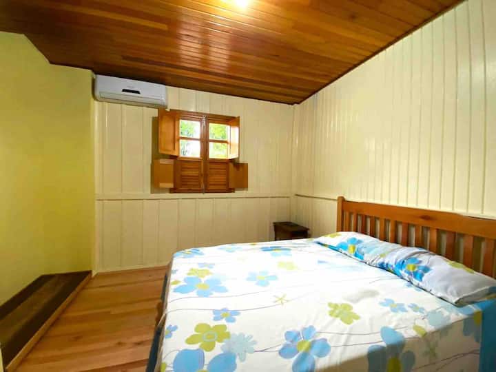 חדר עם חדר רחצה צרפתי, מחולק לחדר 4.