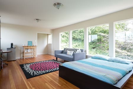 Private Upper Unit with View