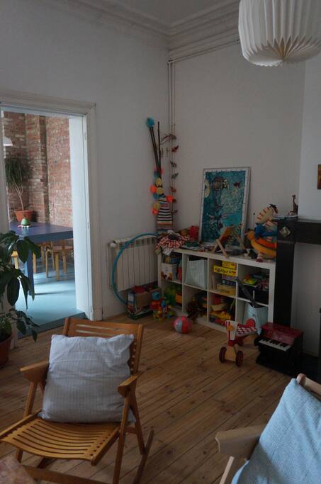 Pour les enfants: jouets divers, tipi...