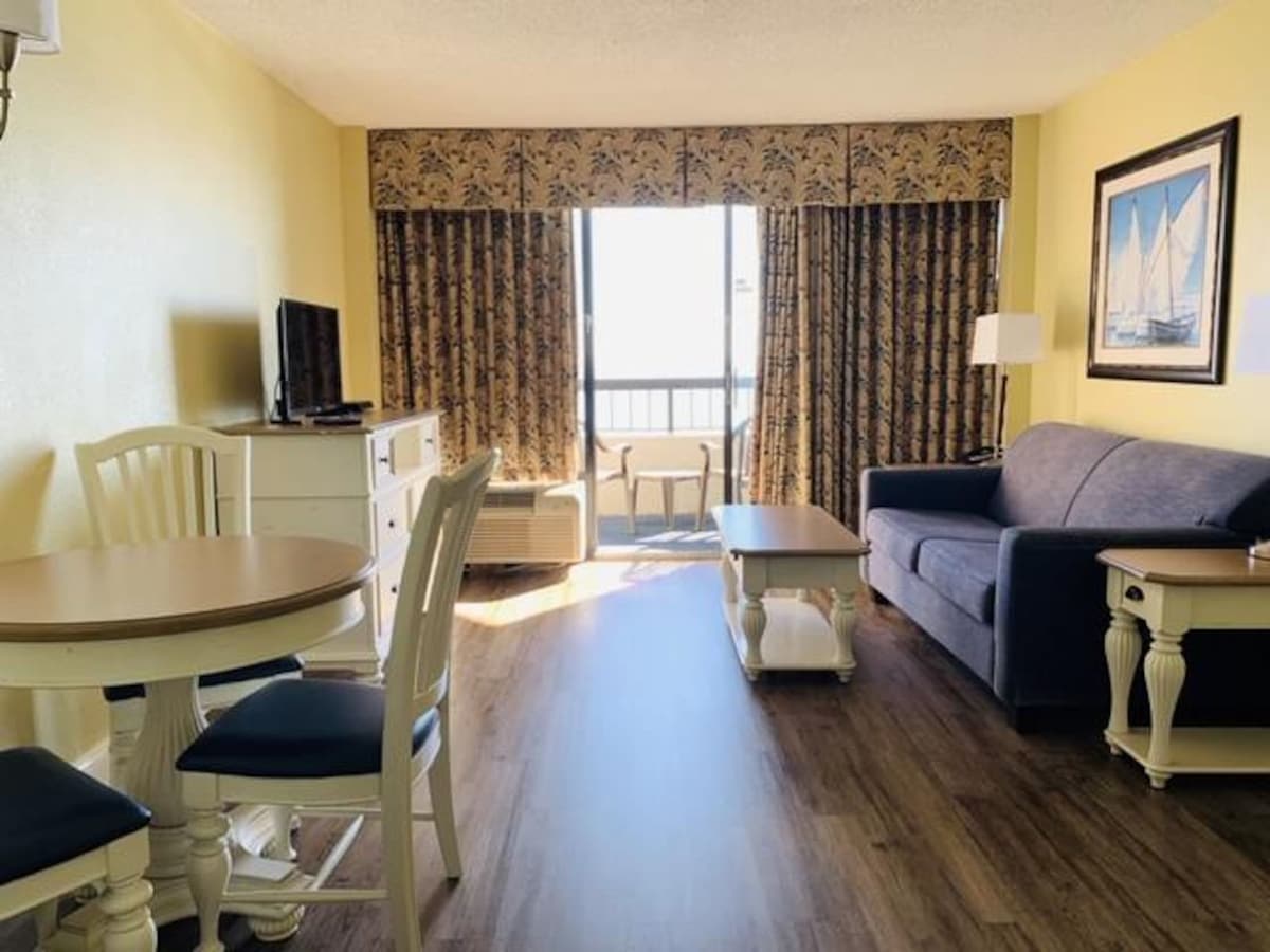 Kondo yetu nzuri ya chumba 1 cha kulala cha bahari