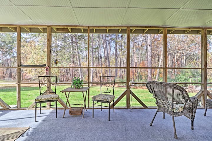 2BR Waterfront Cumming Cottage on Lake Lanier!