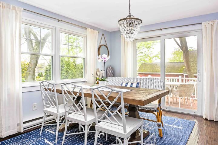 Walk to Seawall & Dining, Beach Passes included! gallery image 2