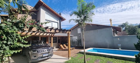 Casa Canto Grande with Pool 300m from Praia