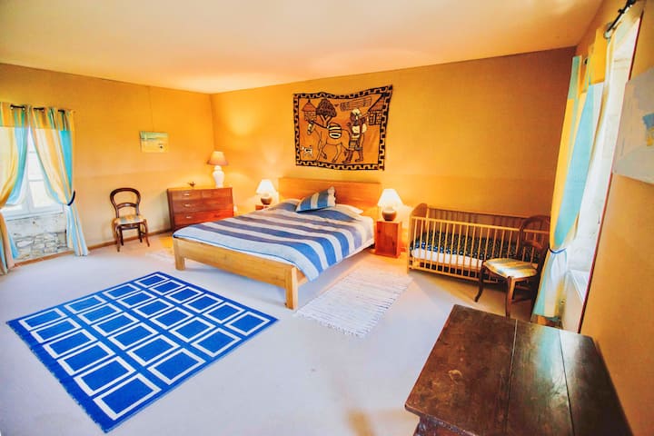 Chambre double (numéro 2) avec salle de bain attenante, premier étage