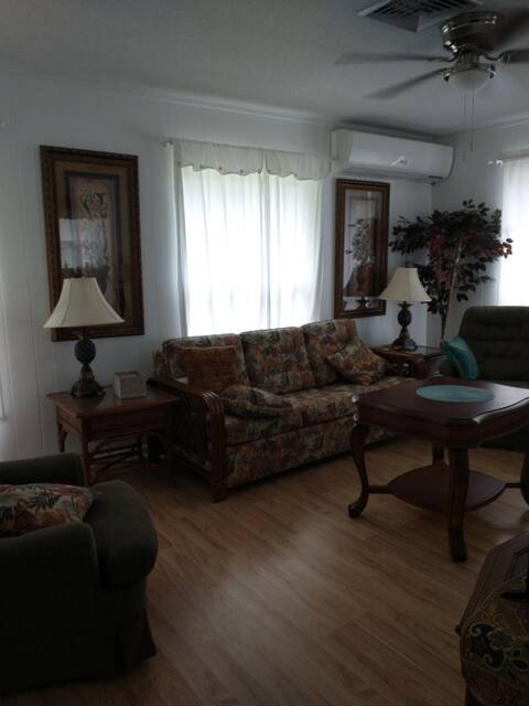 Successful Airbnb property: Peaceful Lakeview Villa Surrounded by Orange Grove in Lakeland / Winter Haven