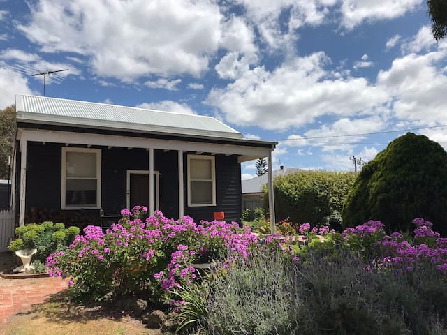 Barwon Stays – walk to beach, river, shops & golf