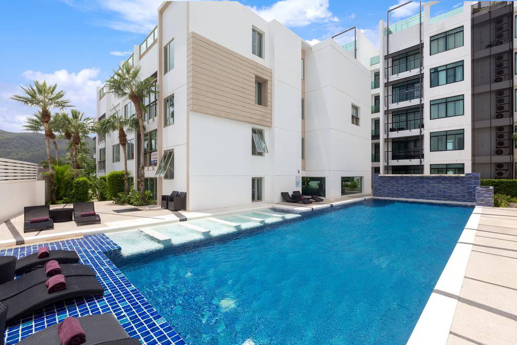 One of swimming pools
公共游泳池2