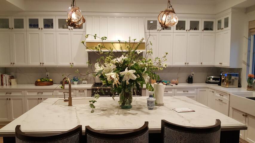 Sherman Oaks Jewel gallery image 5