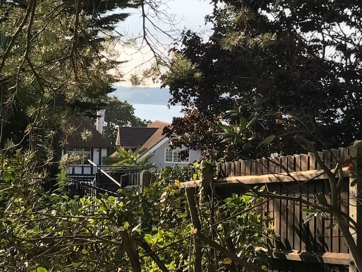 Canford Cliffs Holiday Rentals & Homes Canford Cliffs, Canford Cliffs