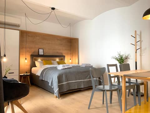 Foodie Street| Introvert-friendly|Walk everywhere