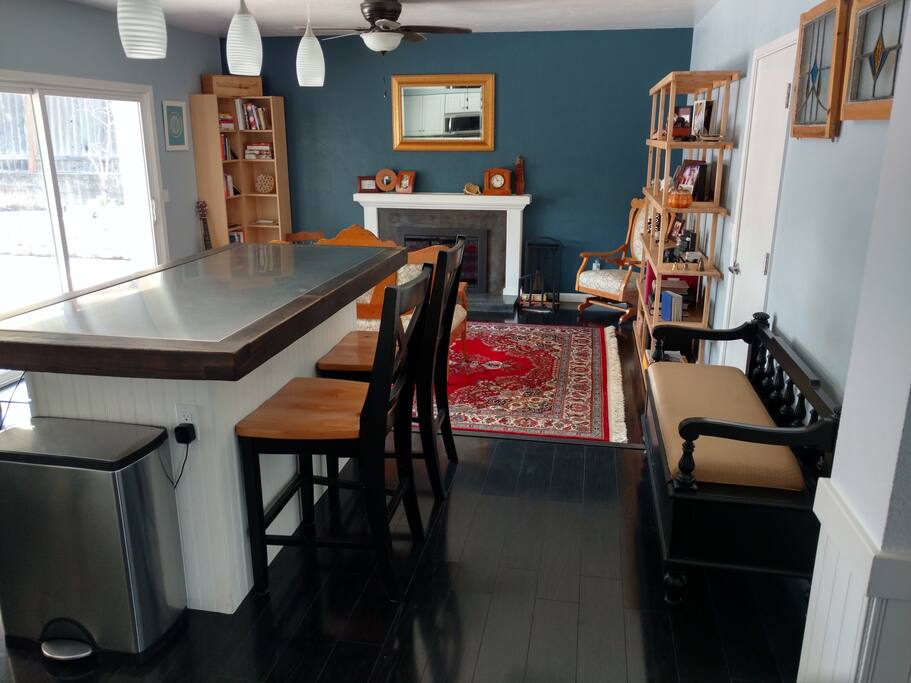 Den (Common Living Space)