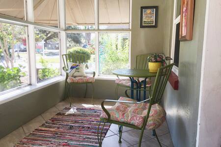 Clean Getaway w/Wifi, Bikes and Walking