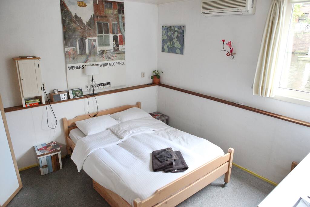 The bed is made upon arrival, fresh towels are available