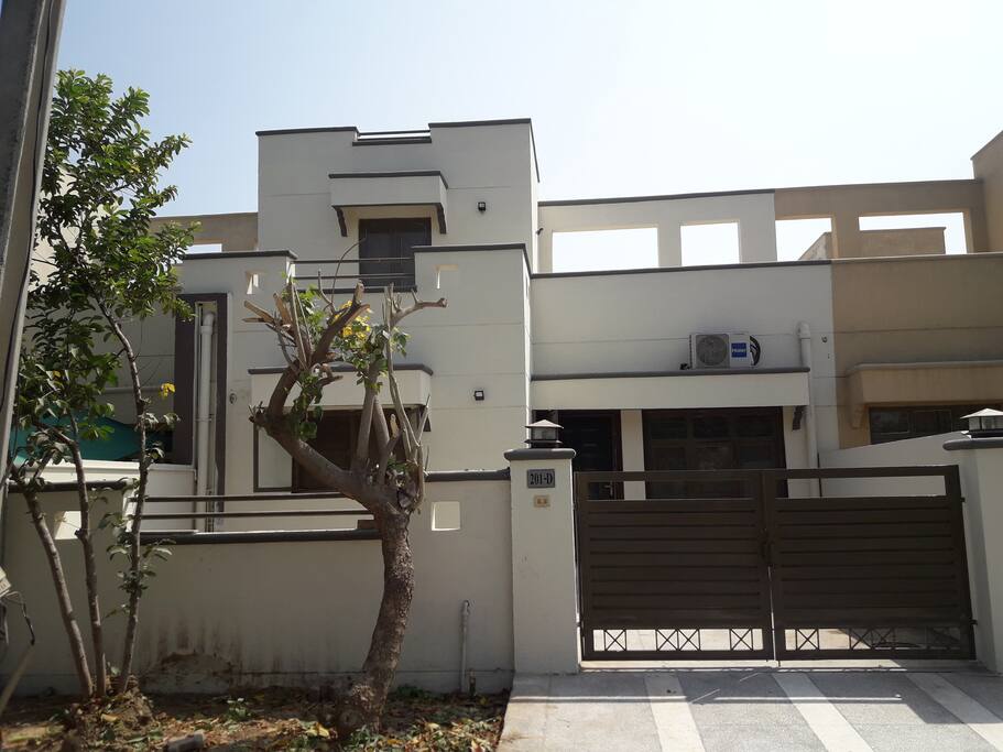 Peaceful and secure , located close to park , masjid and Jalalsons super store. Connects to Canal View and Bahria Town and at the crossroads of road to Thokar . Great place for whole family to take walks in neighbourhood or go to society park . Plenty of car parking space and a patio.