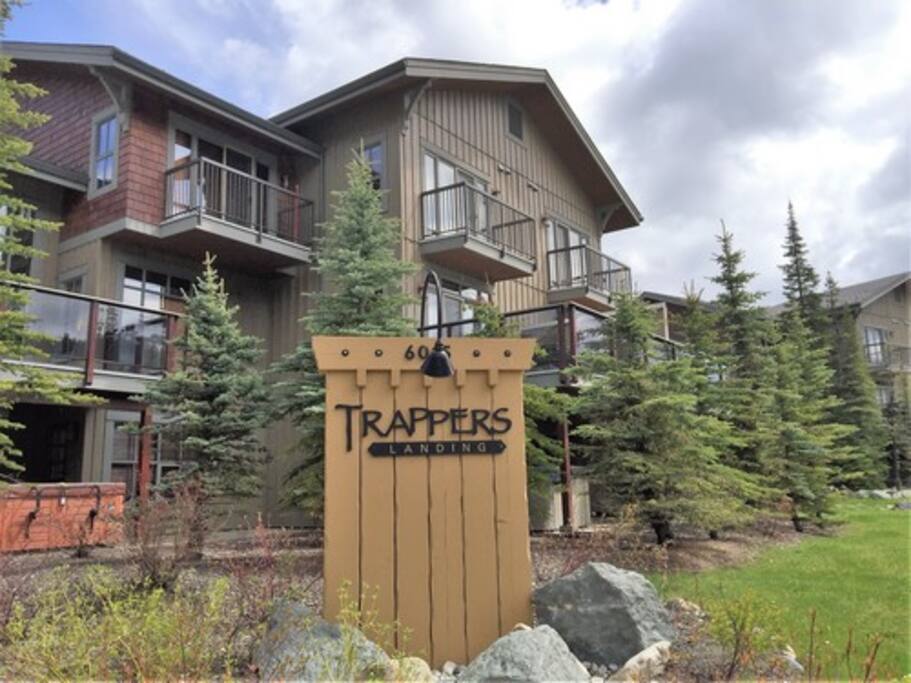 Street Presence of Trapper's Landing luxury Sun Peaks townhouses