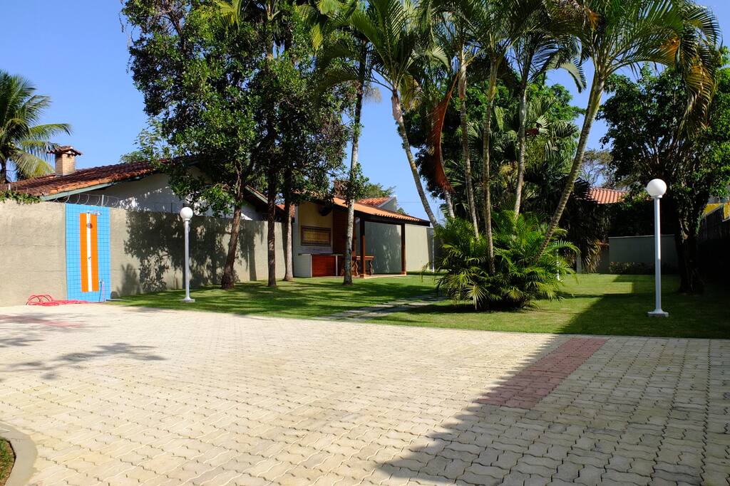 Entrada e Estacionamento interno