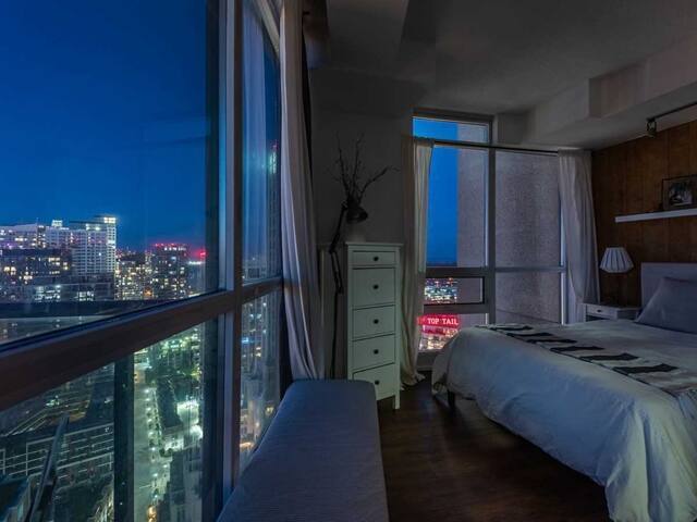 Entire 2BR Condo Downtown + Skyline View + Parking gallery image 5