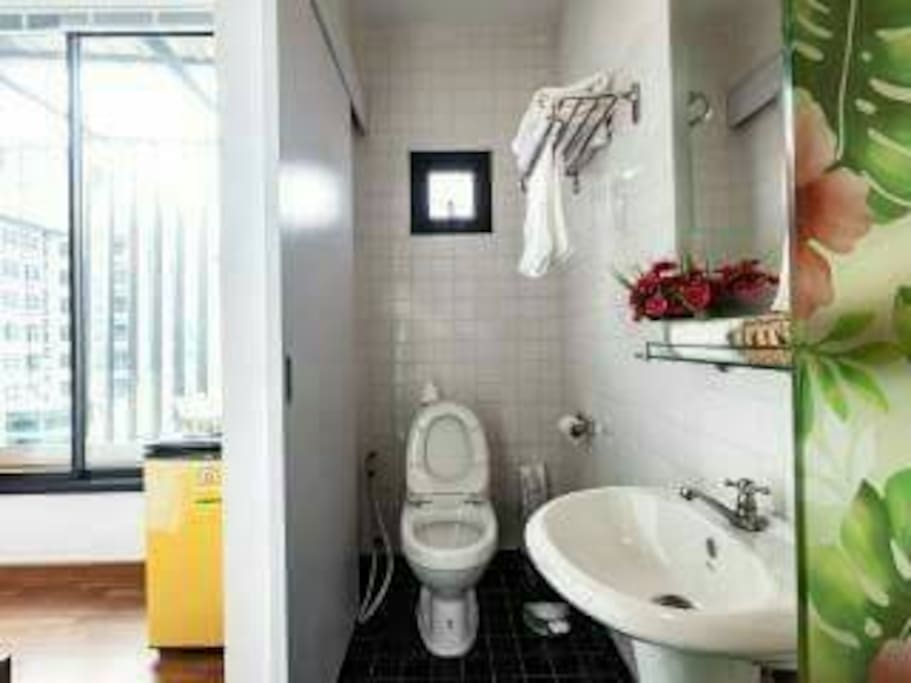 24lh hotel – Bangkok. Deluxe Room - bathroom.
