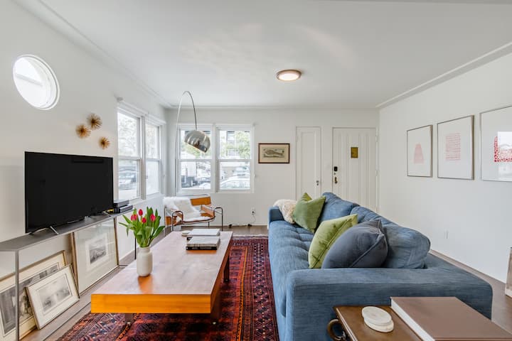 La Giardino, A Stylish Mediterranean Bungalow - San Diego, CA