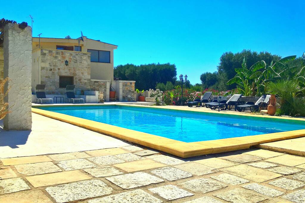 Plenty of space for everyone 1600 sqft of pool deck