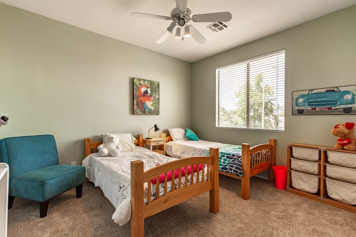 Bedroom #5 - two twin beds