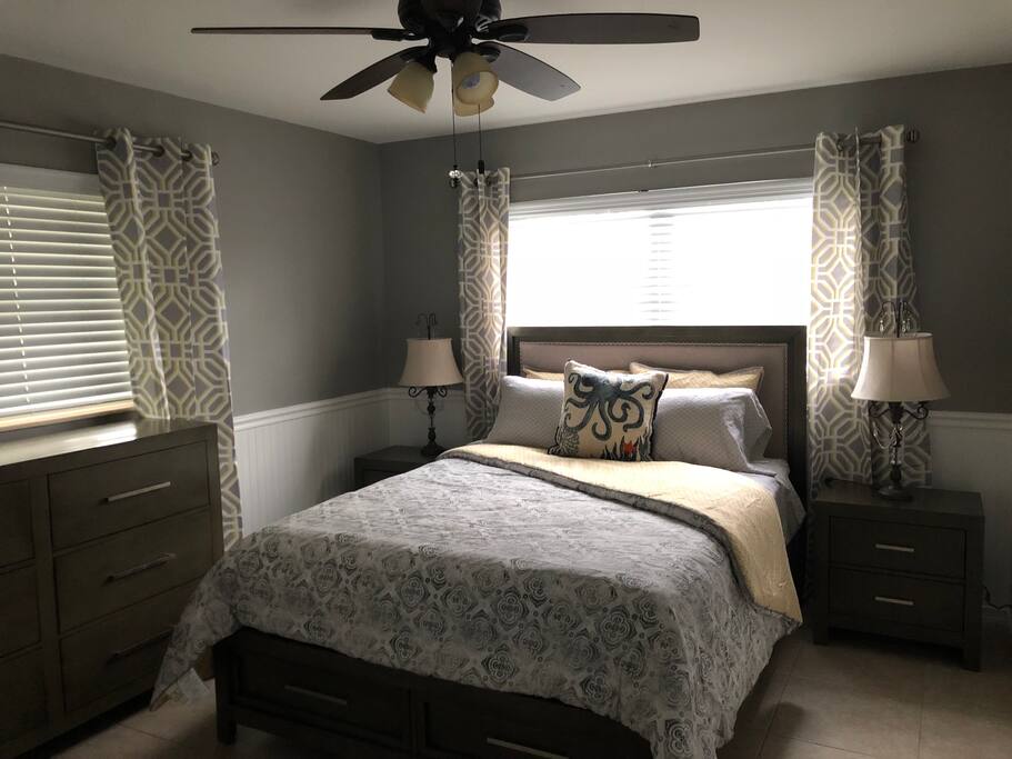 Bedroom with queen bed